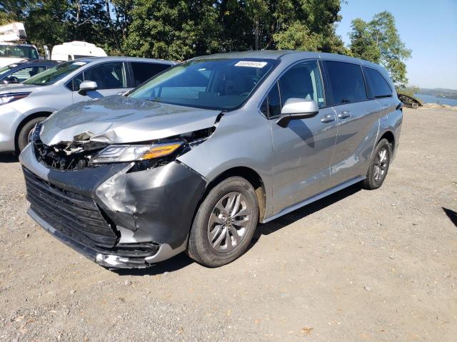 TOYOTA SIENNA LE