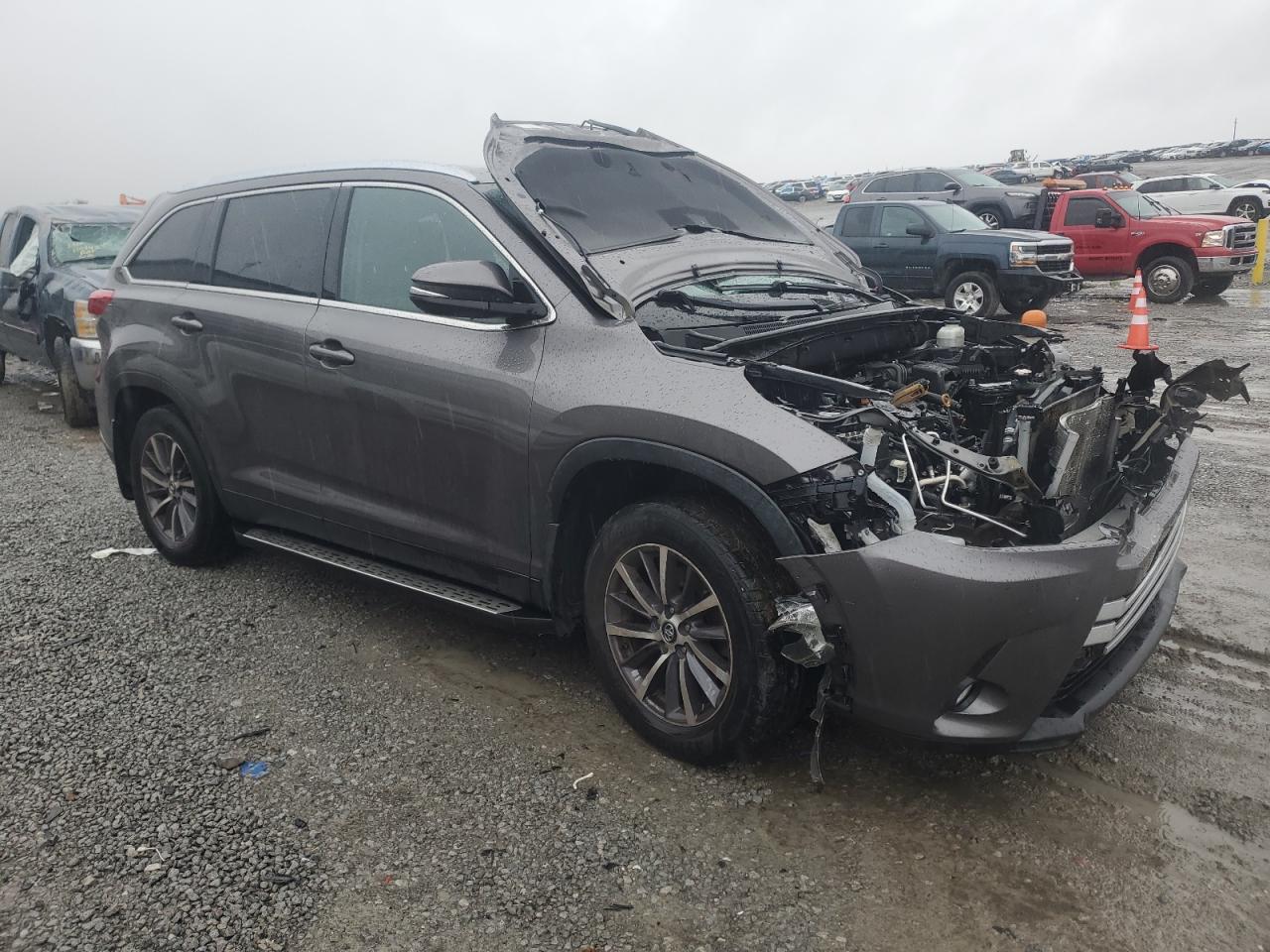 TOYOTA HIGHLANDER SE