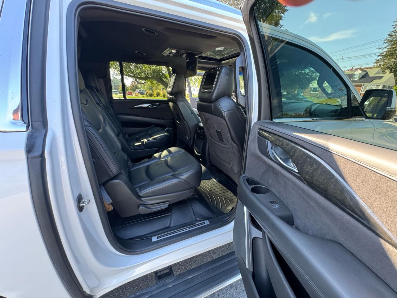 CADILLAC ESCALADE ESV PLATINUM