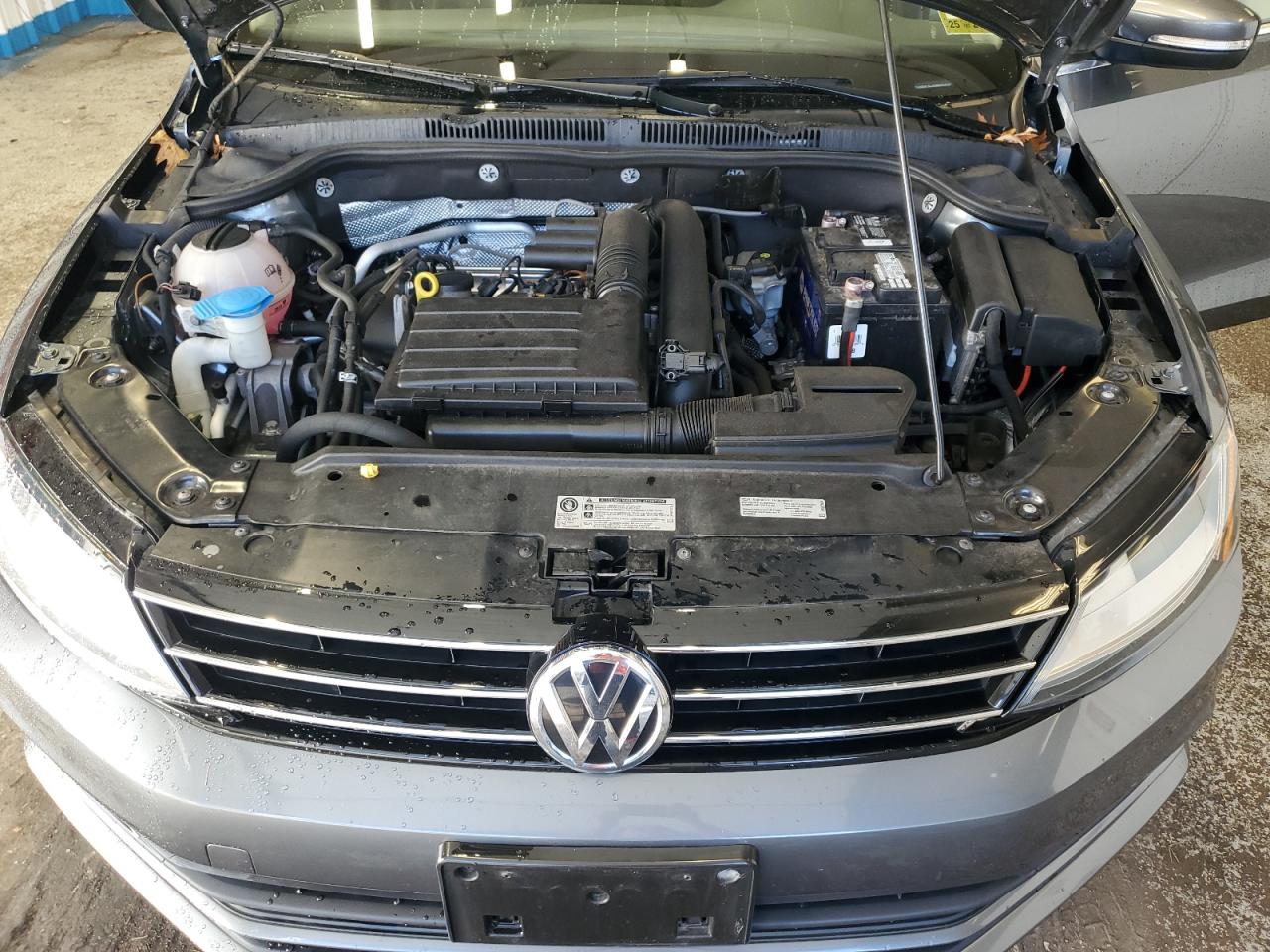 VOLKSWAGEN JETTA SE