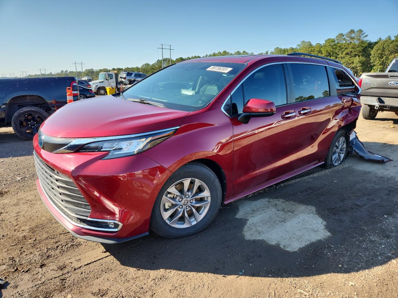 Lot #3311641227 2023 TOYOTA SIENNA XLE