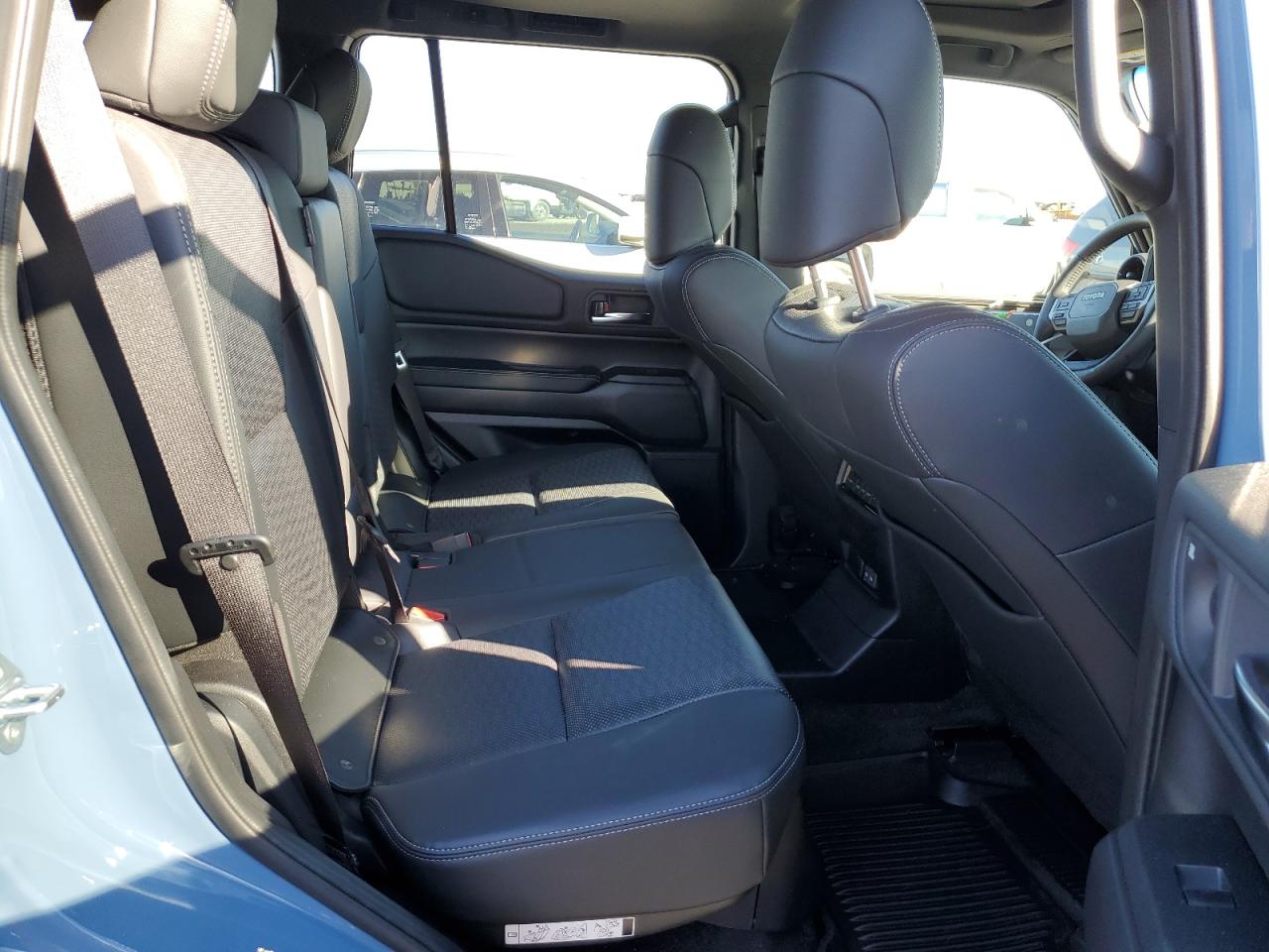 TOYOTA LAND CRUISER BASE