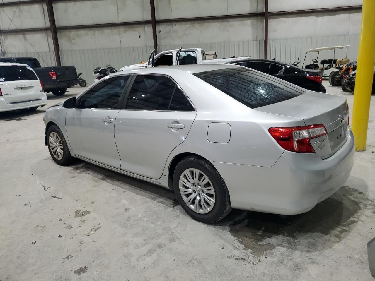 TOYOTA CAMRY BASE