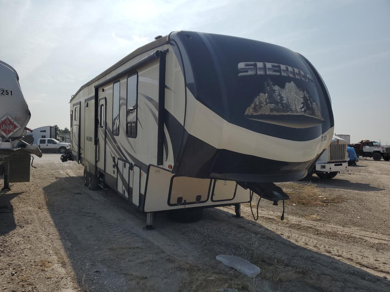 Lot #3303865708 2017 WILDWOOD SIERRA