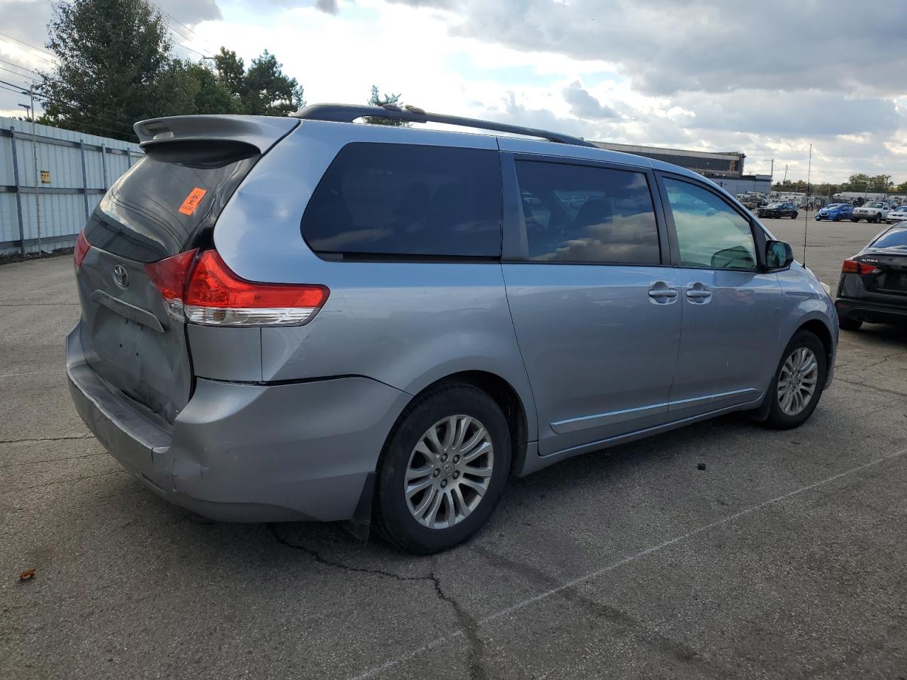 TOYOTA SIENNA XLE