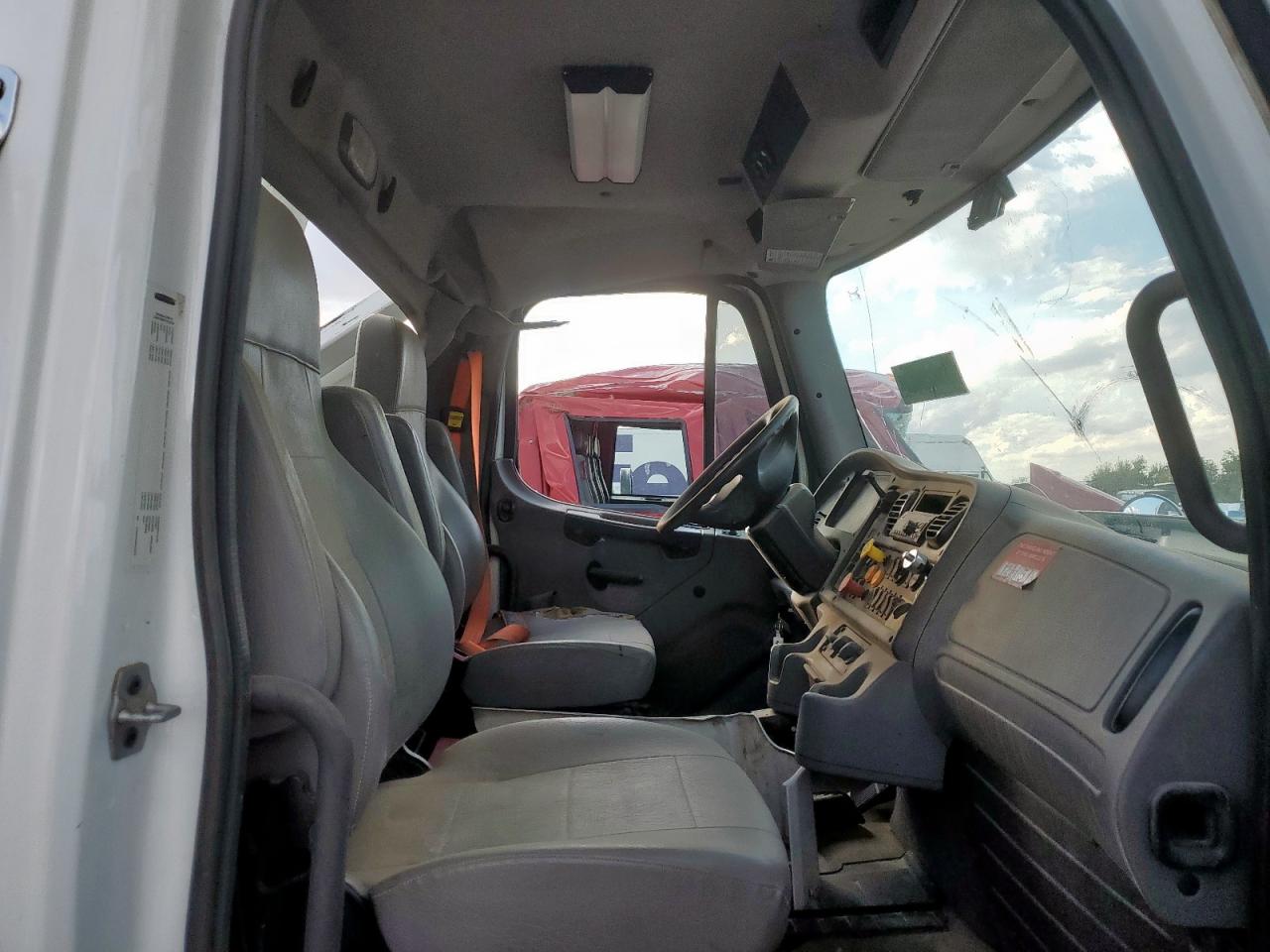 Lot #3296332441 2018 FREIGHTLINER M2 106 MED