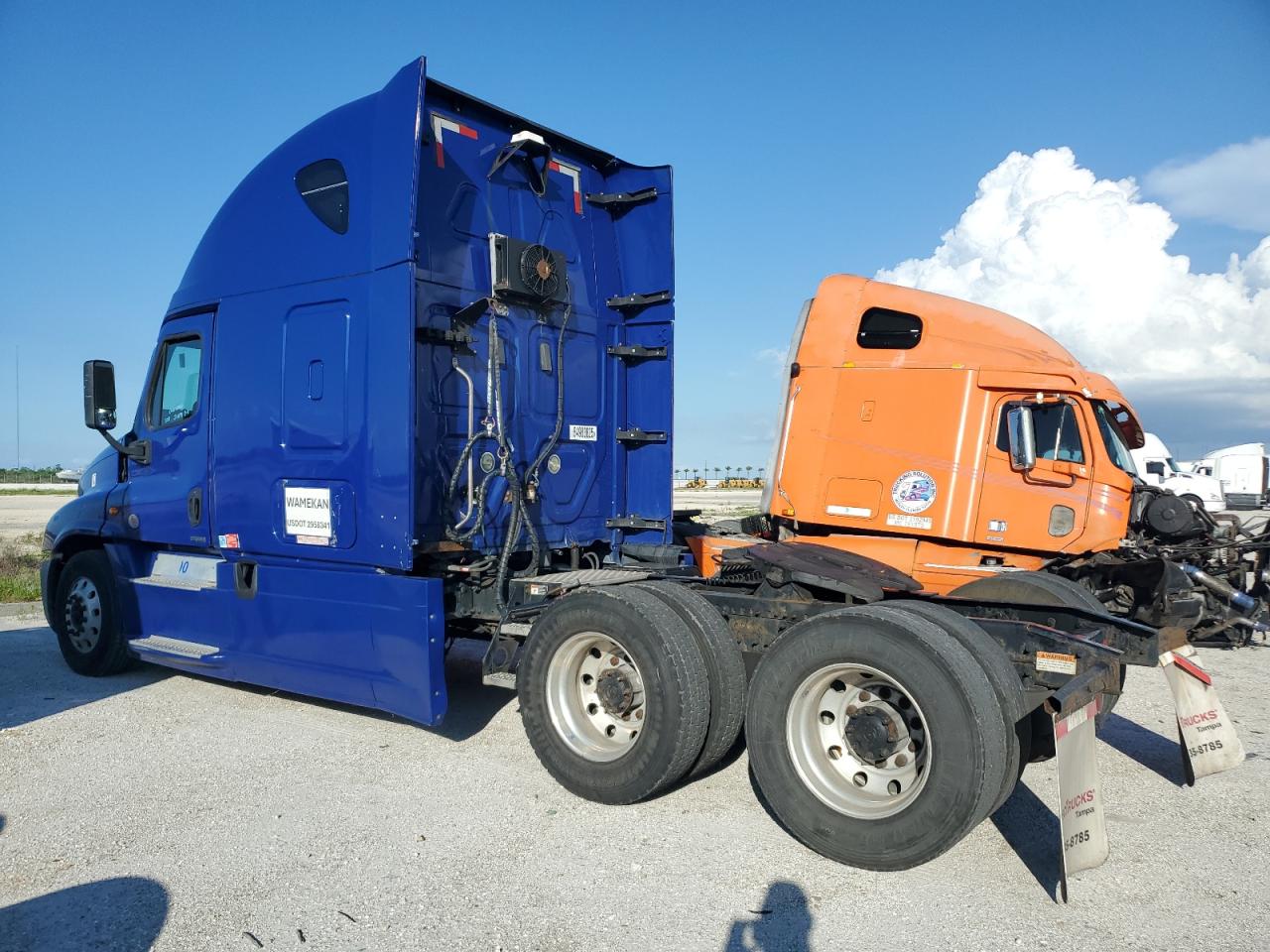 Lot #3269120717 2018 FREIGHTLINER CASCADIA 1