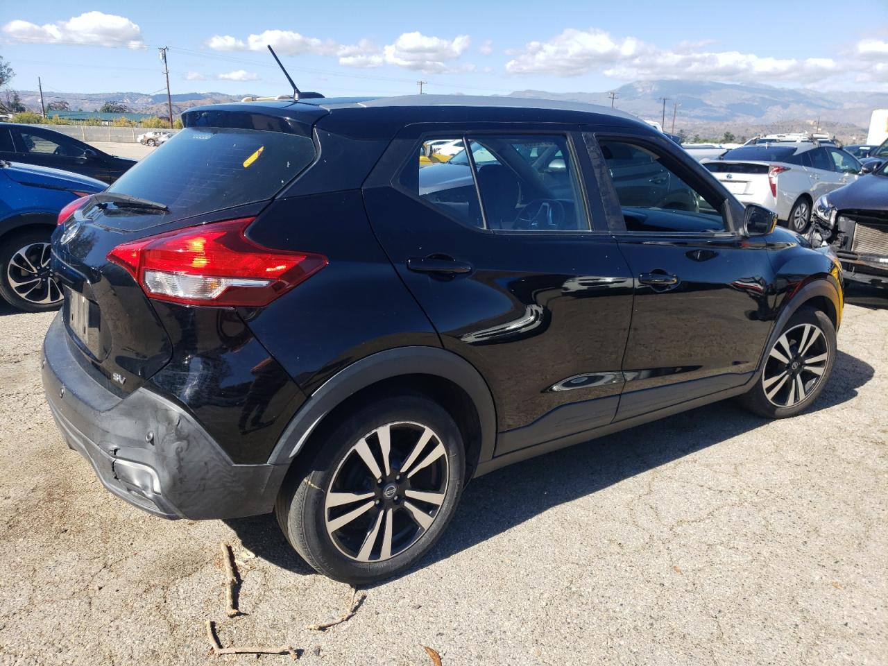 NISSAN KICKS SV