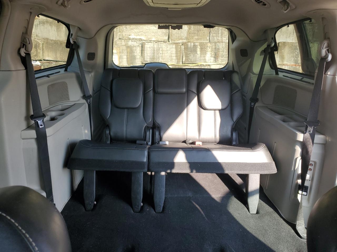 CHRYSLER TOWN & COUNTRY LIMITED