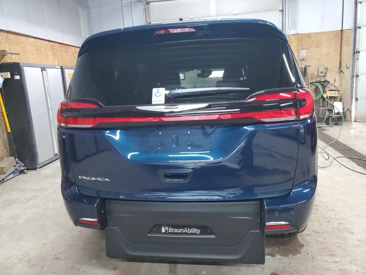 CHRYSLER PACIFICA SELECT