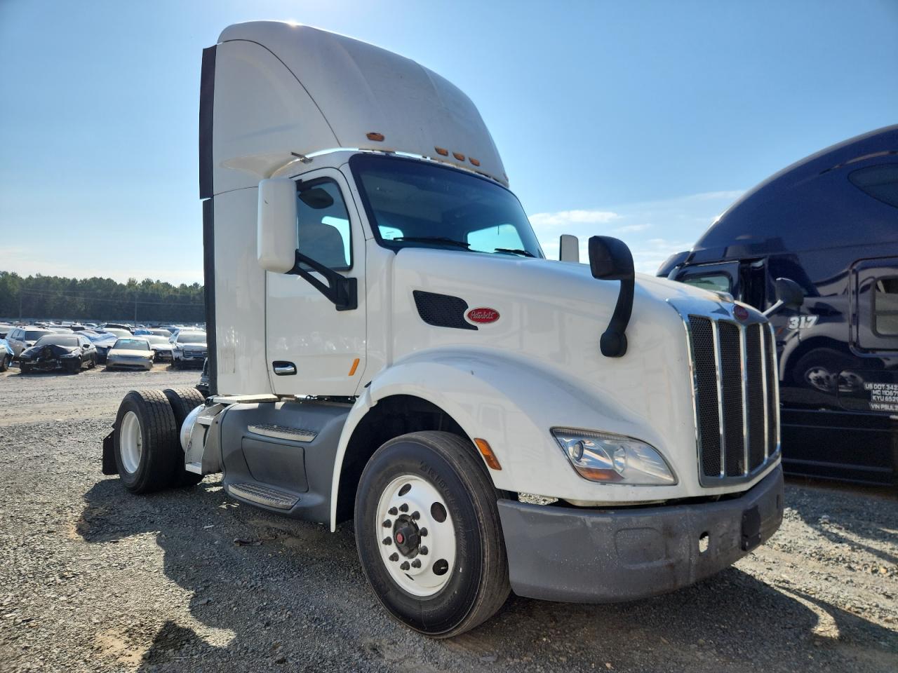 Lot #3315937099 2017 PETERBILT TRACTOR 579