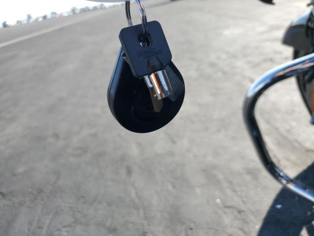 2018 HARLEY-DAVIDSON FLHX STREE - 1HD1KBC34JB677248