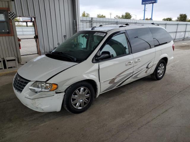 Global Auto Auctions: 2005 CHRYSLER TOWN & COU