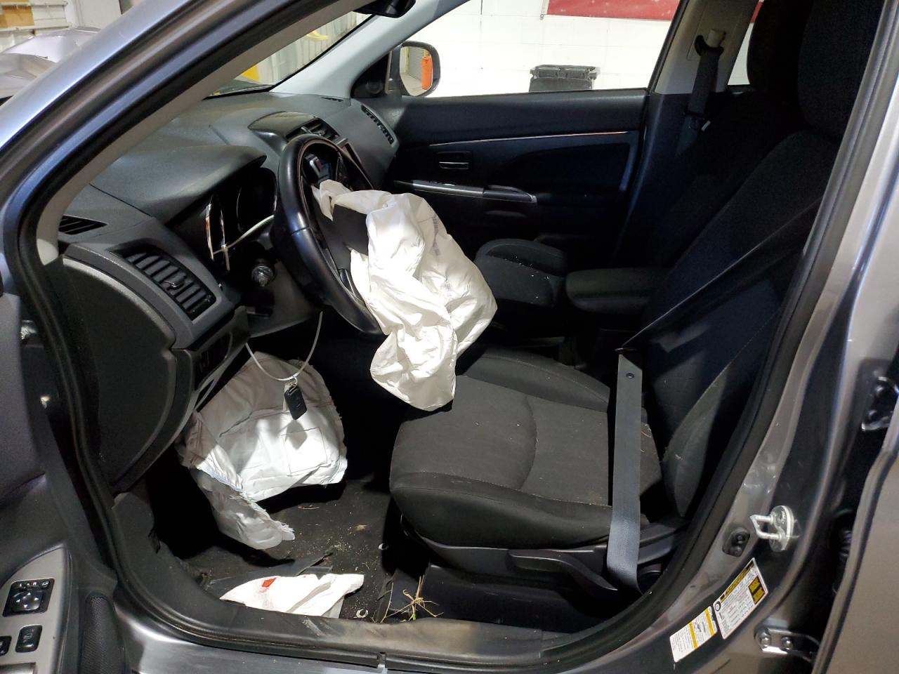 MITSUBISHI OUTLANDER SE