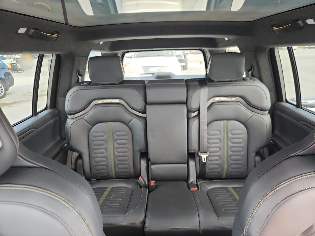 RIVIAN R1S ADVENTURE