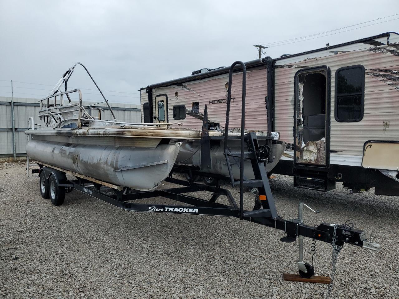 Lot #3291218997 2018 SUN TRACKER BOAT