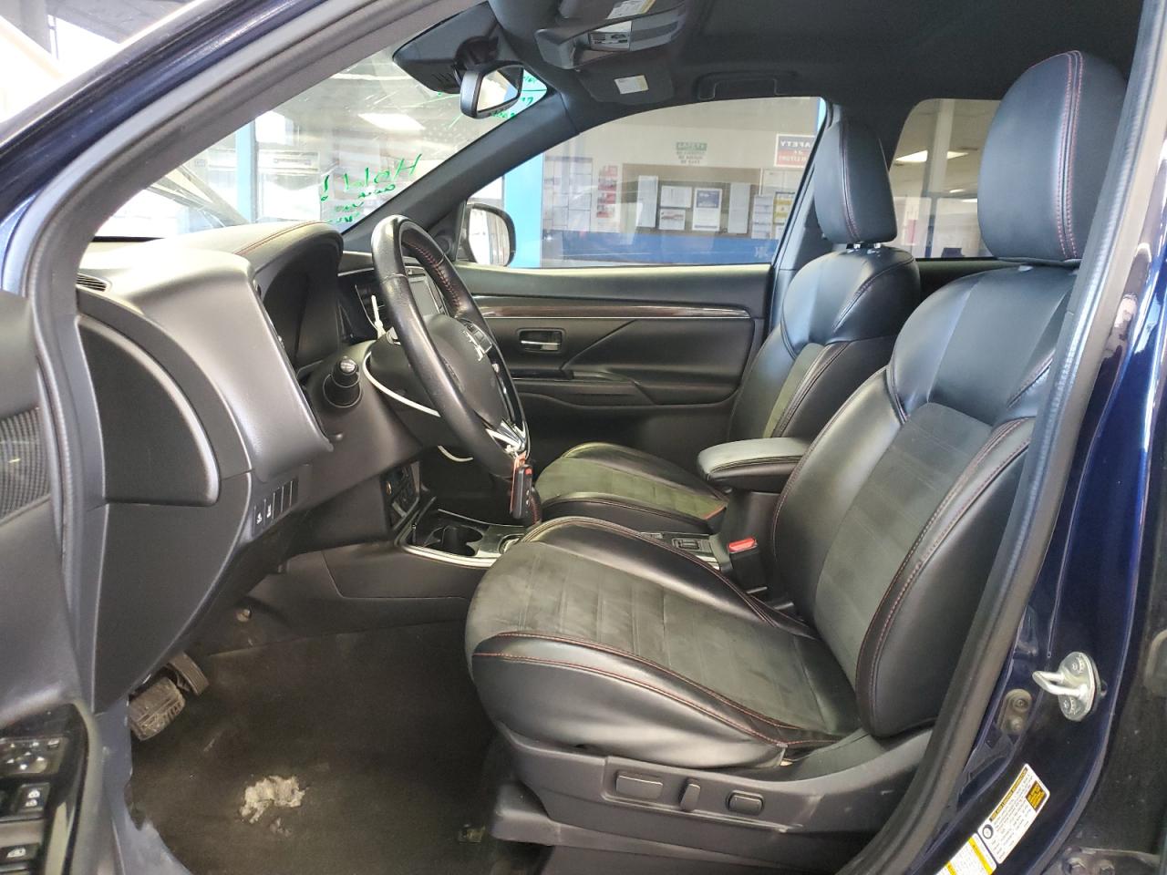 MITSUBISHI OUTLANDER SE