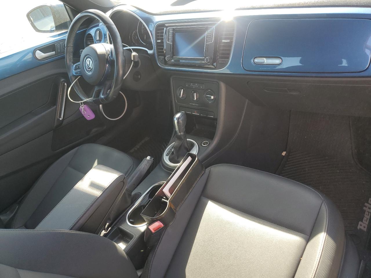 VOLKSWAGEN BEETLE SE