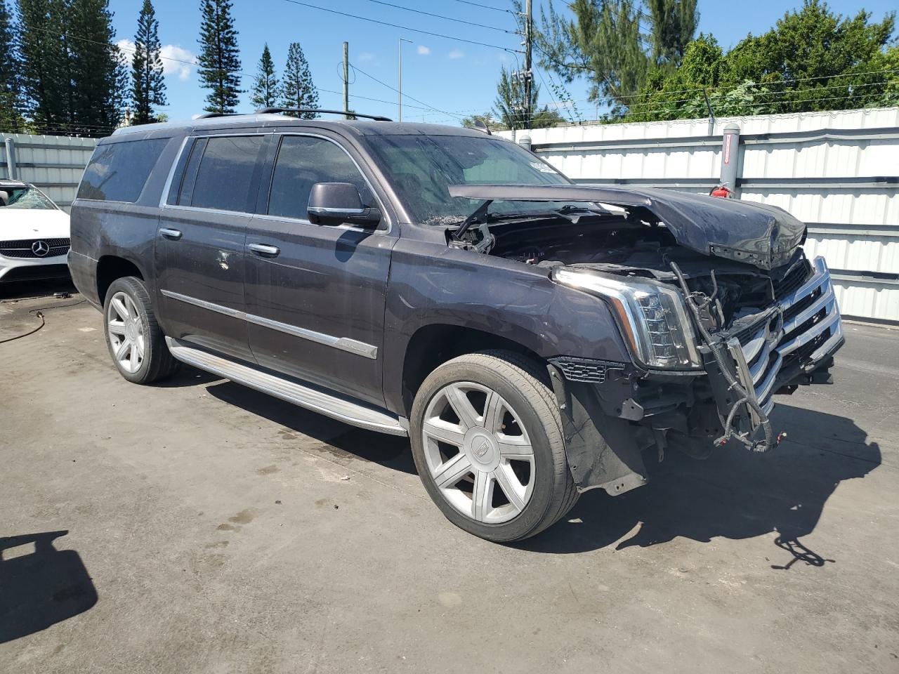CADILLAC ESCALADE ESV LUXURY