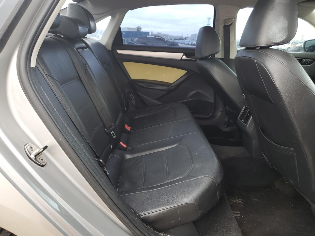 VOLKSWAGEN PASSAT SE