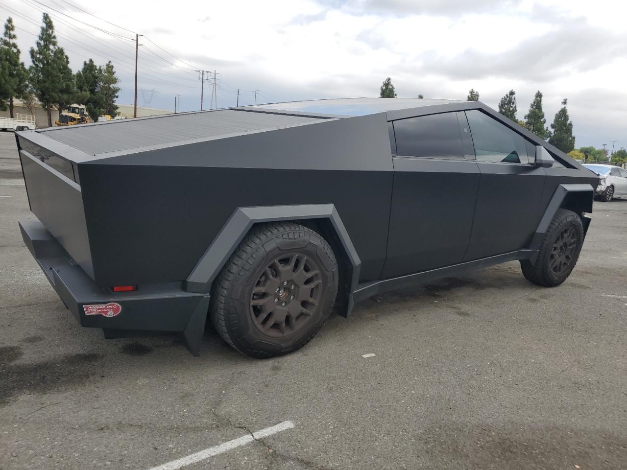 TESLA CYBERTRUCK