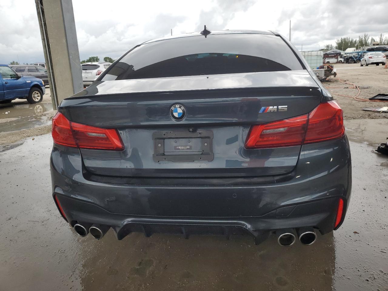 BMW M5 BASE