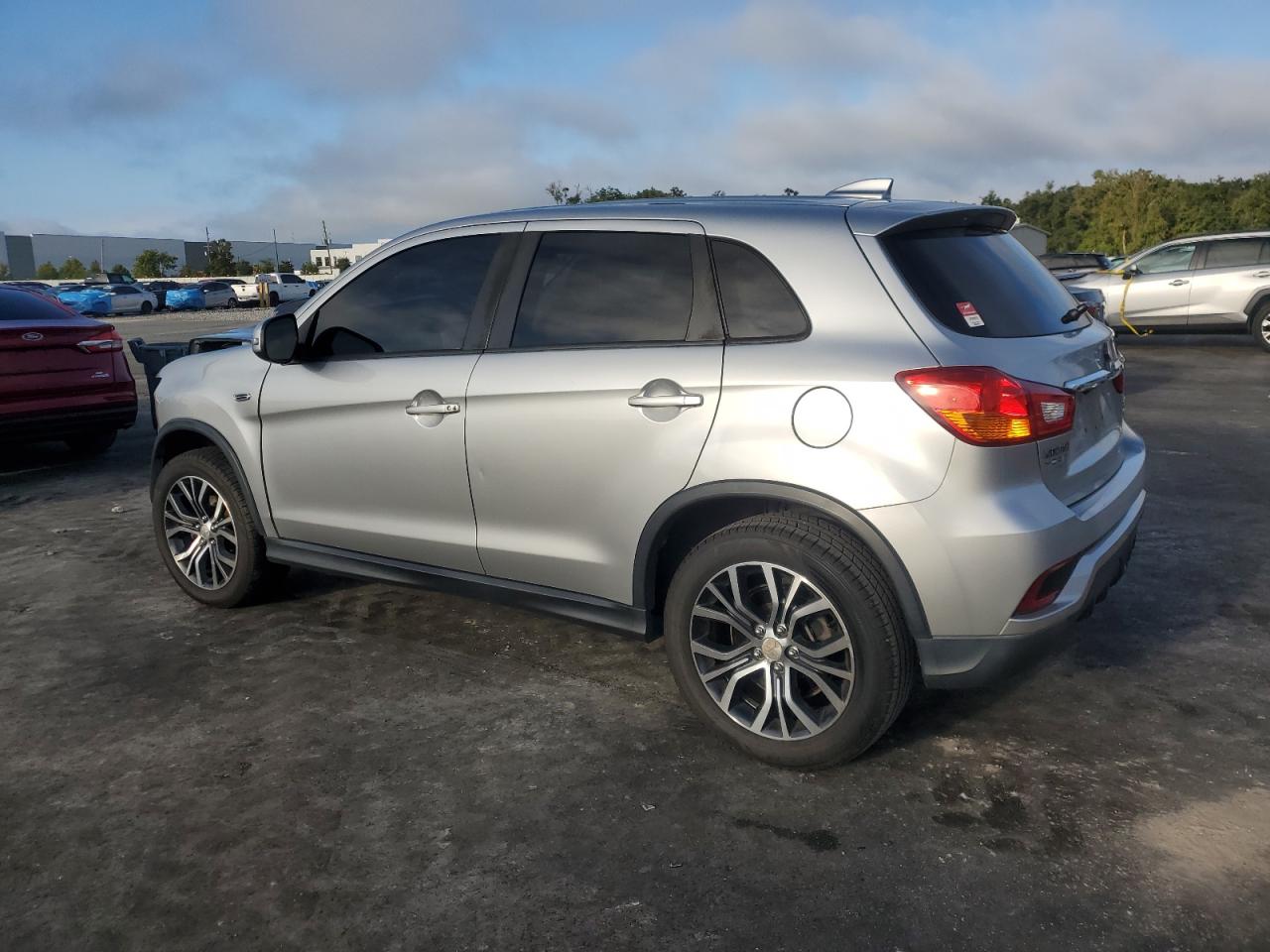 MITSUBISHI OUTLANDER ES