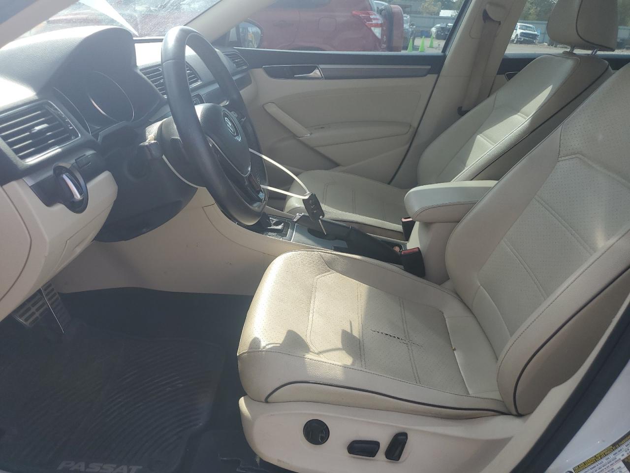 VOLKSWAGEN PASSAT R-LINE