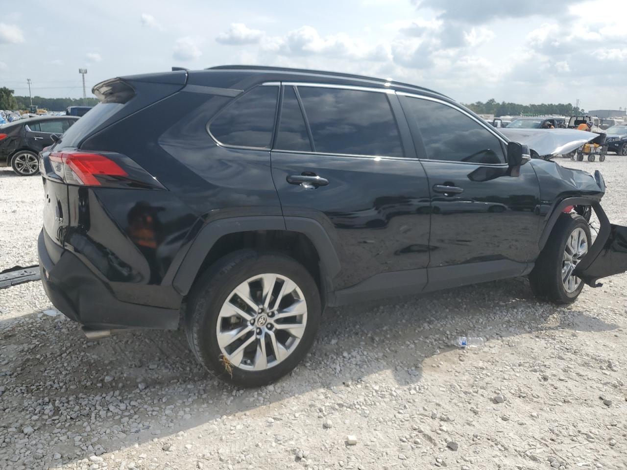 TOYOTA RAV4 XLE PREMIUM