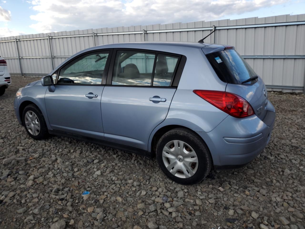 NISSAN VERSA S