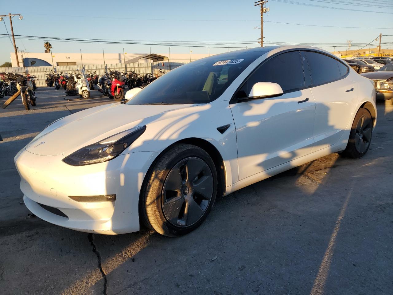 TESLA MODEL 3