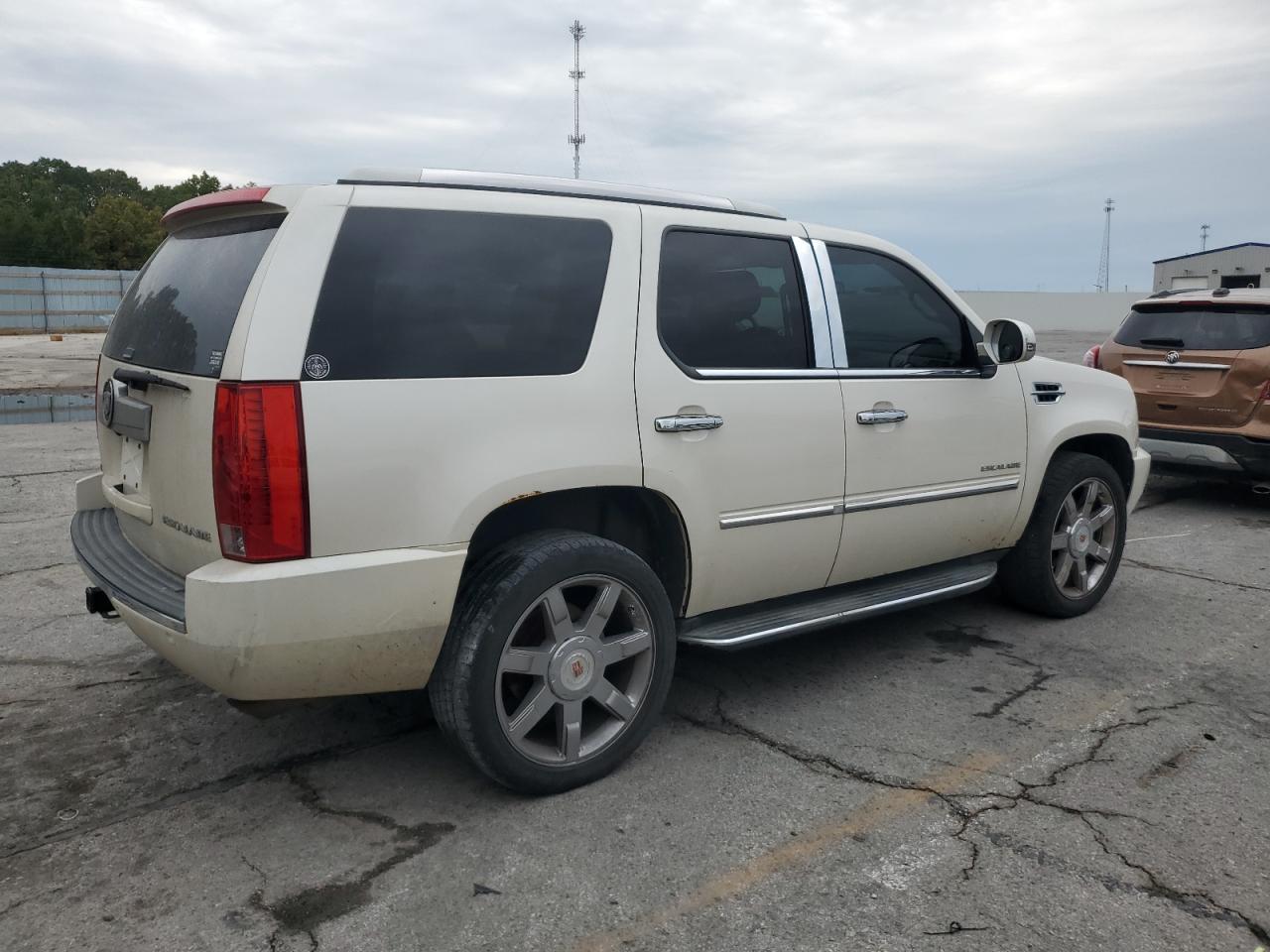 CADILLAC ESCALADE LUXURY