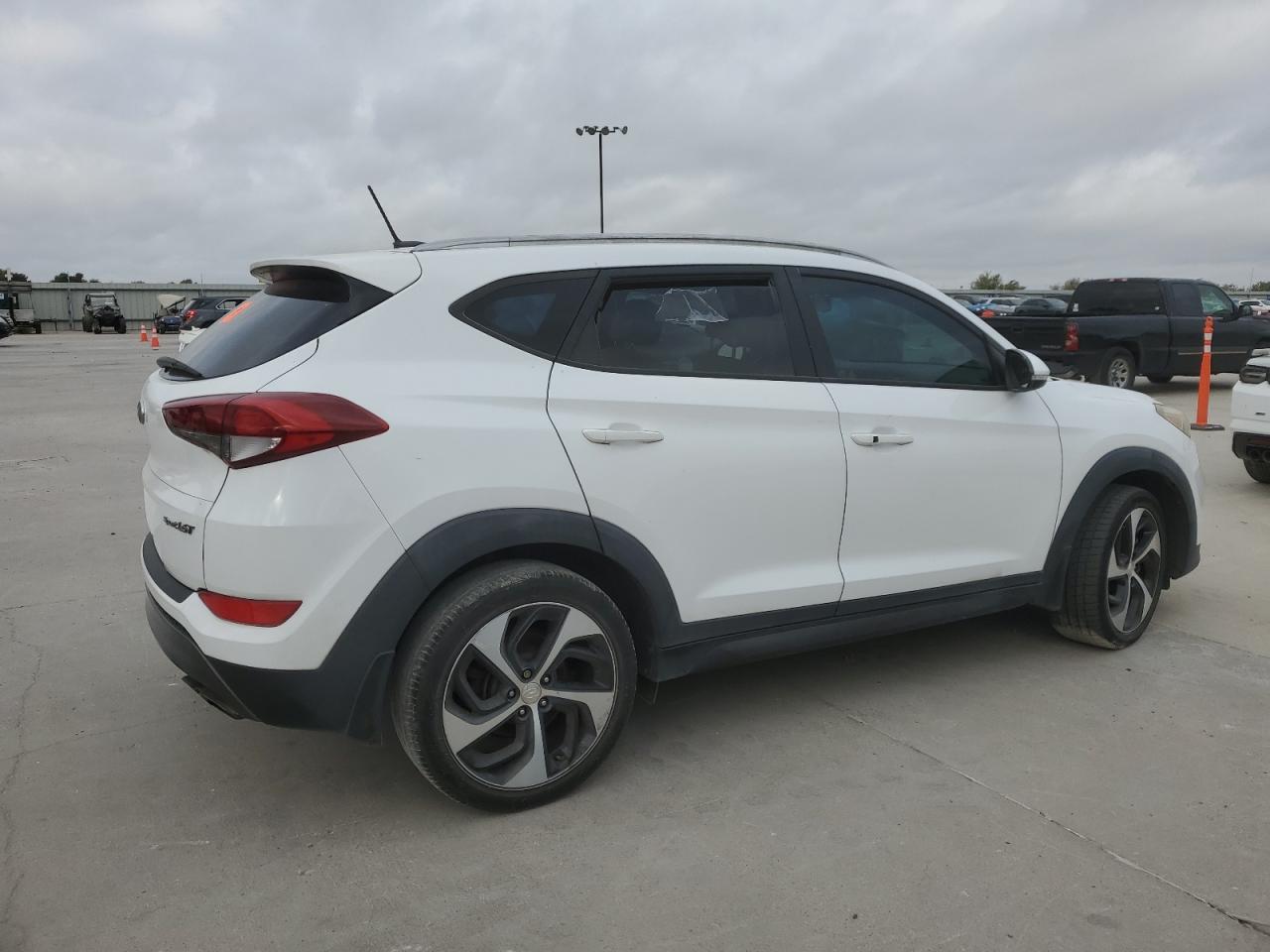 Lot #3284687323 2016 HYUNDAI TUCSON LIM