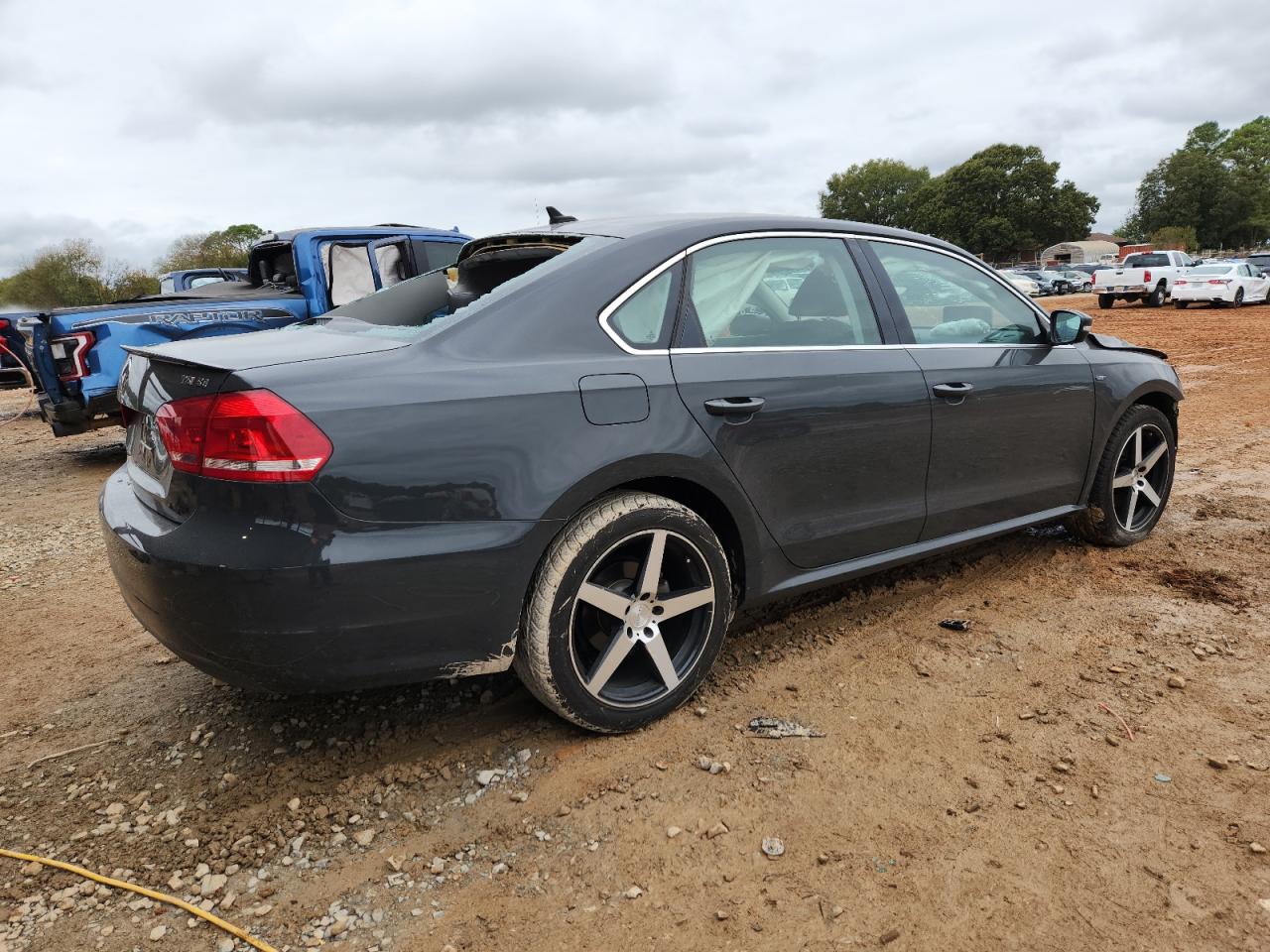 VOLKSWAGEN PASSAT SE