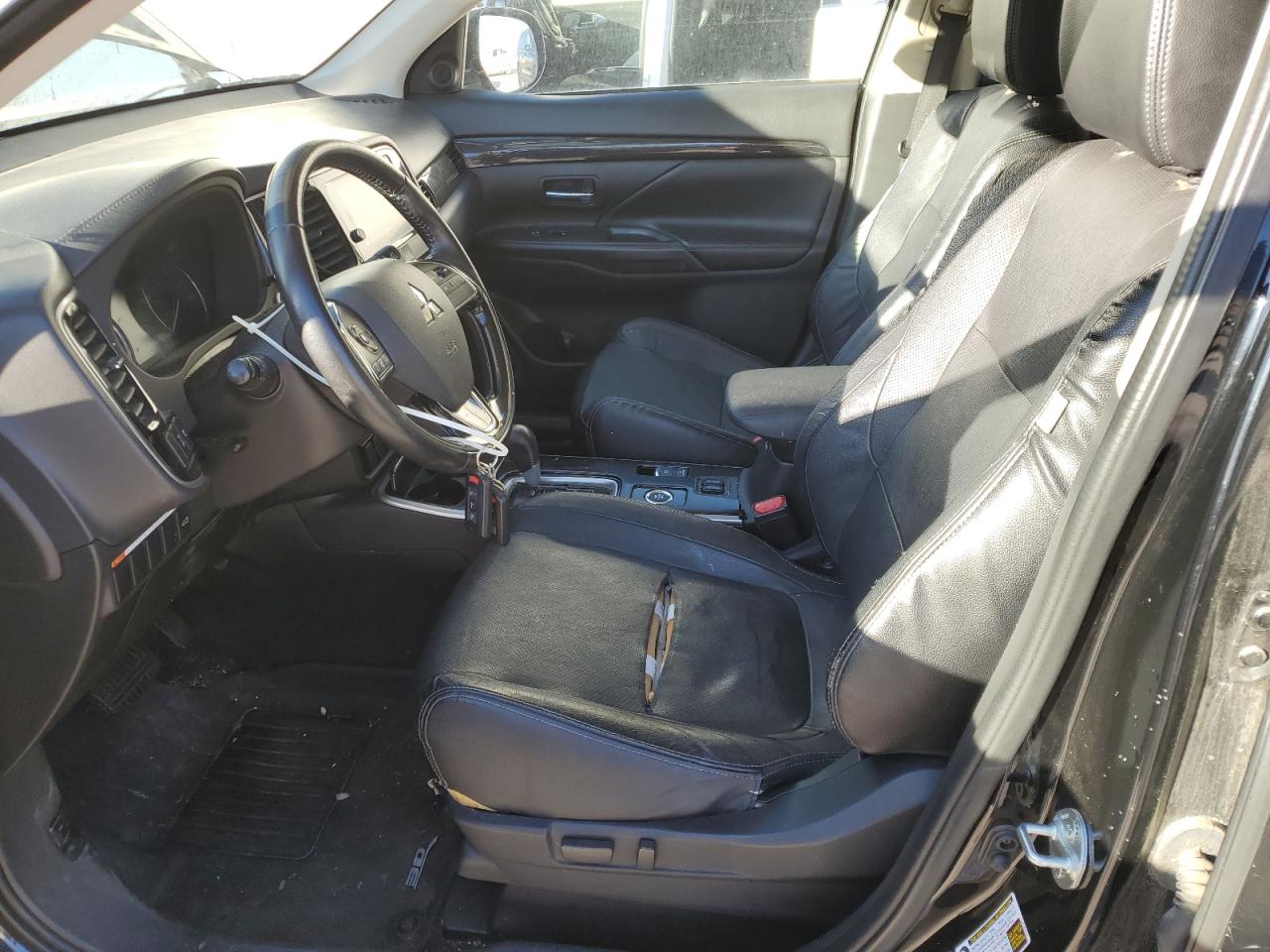 MITSUBISHI OUTLANDER SE