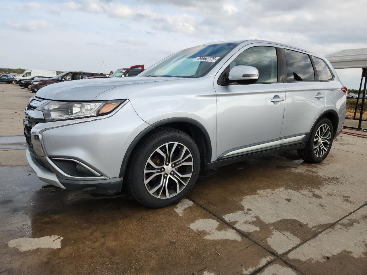 MITSUBISHI OUTLANDER SE