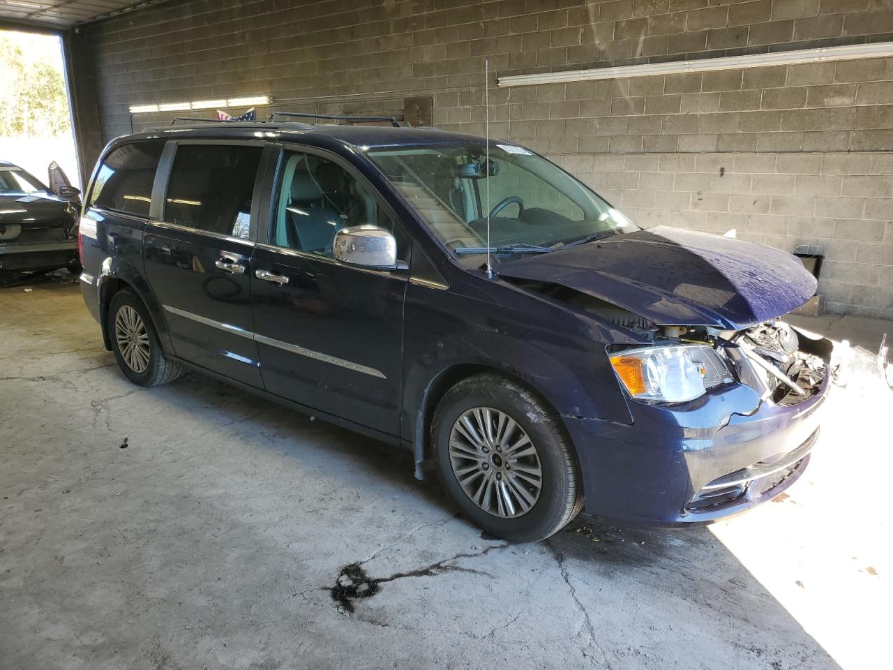 CHRYSLER TOWN & COUNTRY TOURING L
