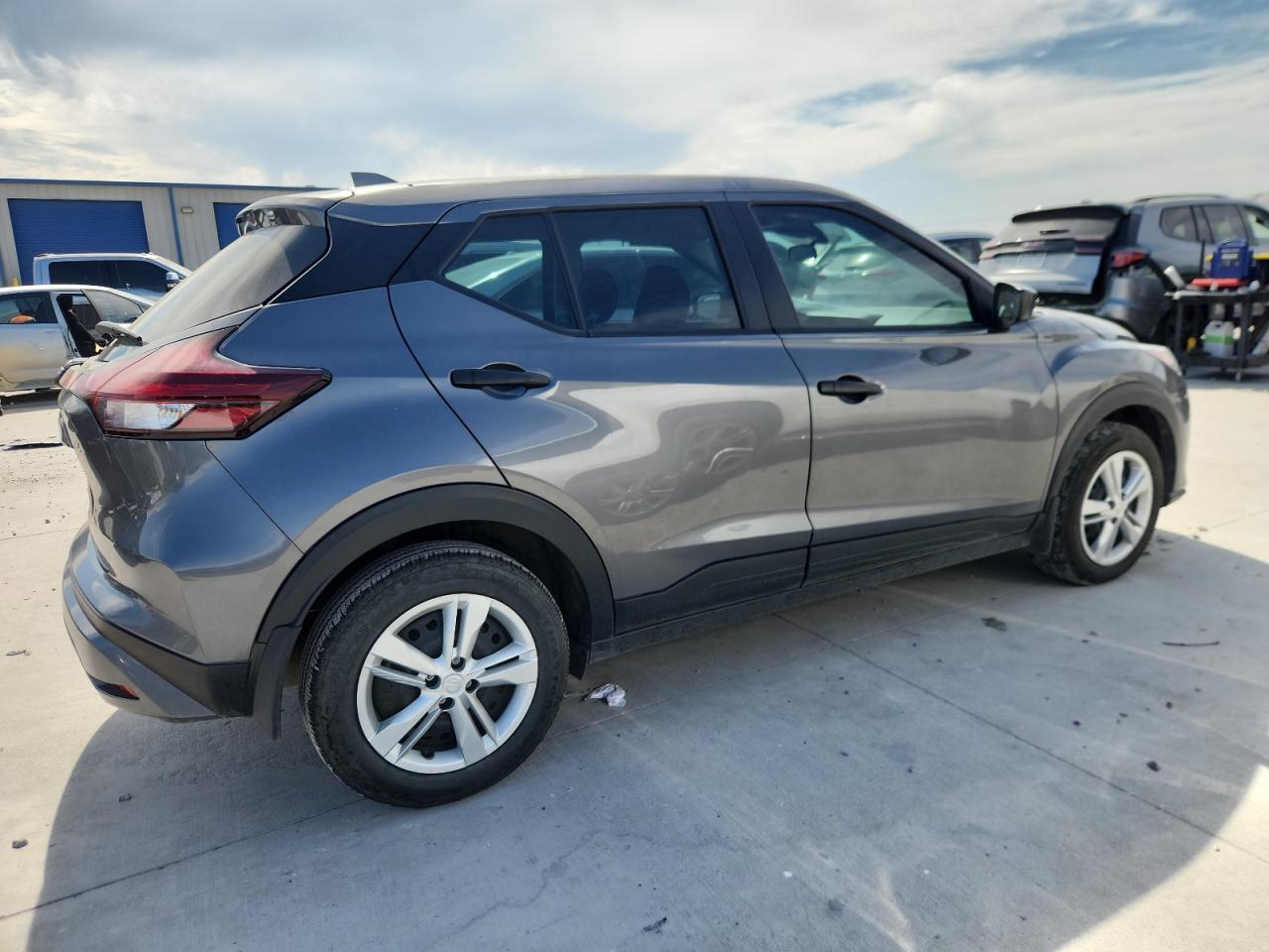 NISSAN KICKS S
