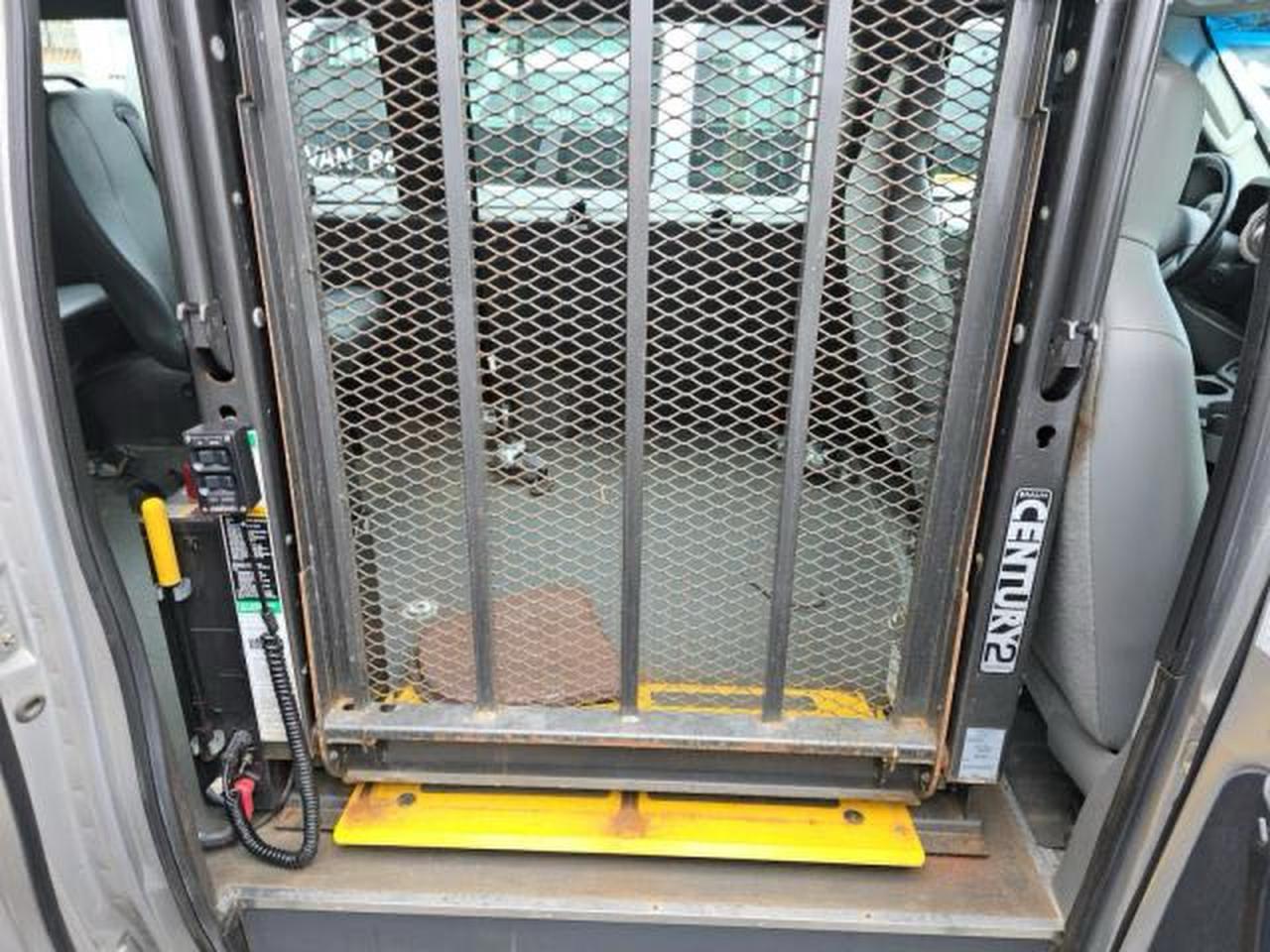 FORD ECONOLINE E250 VAN