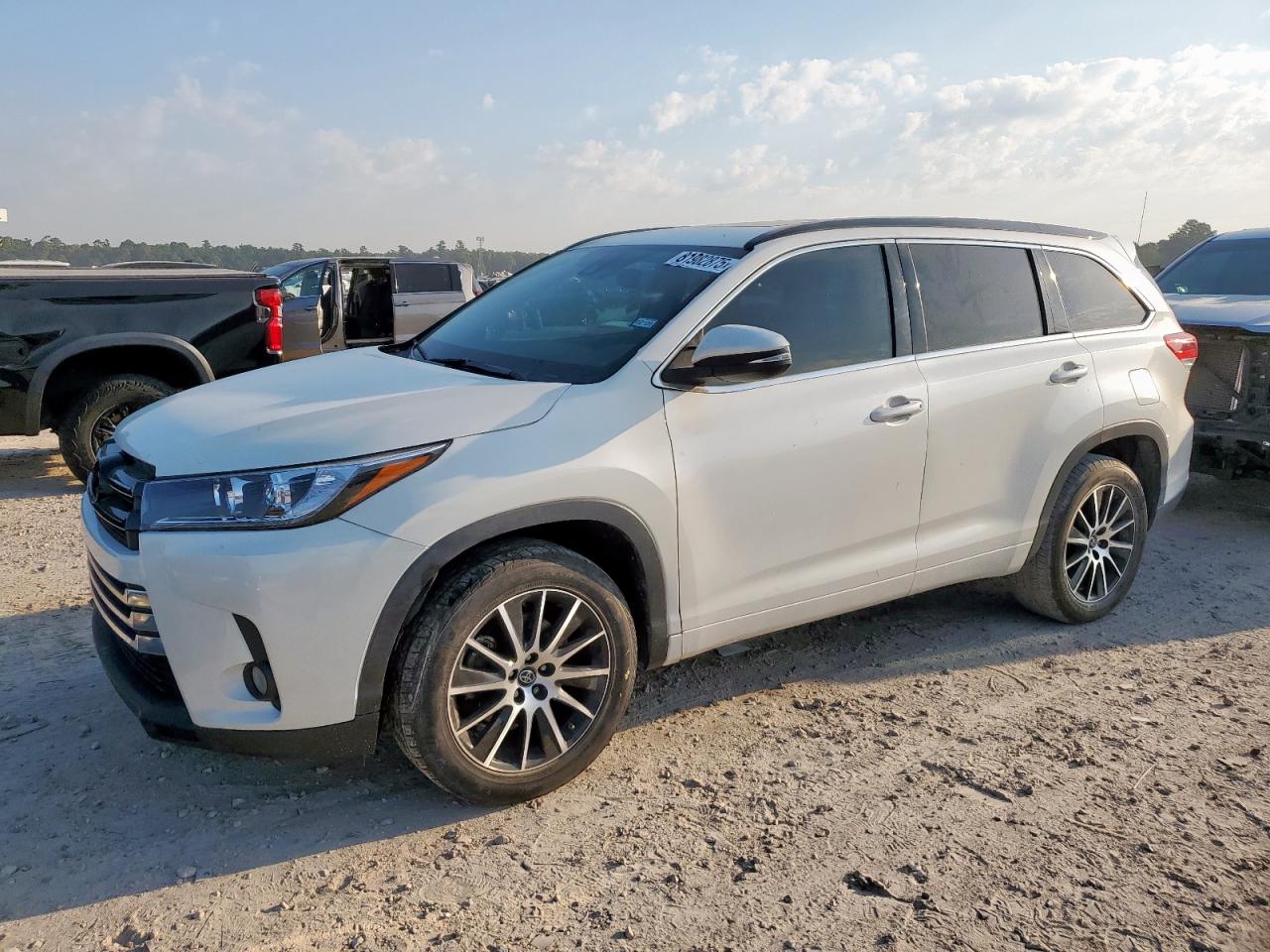 TOYOTA HIGHLANDER SE