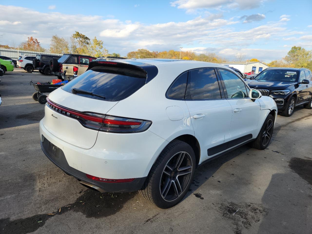 PORSCHE MACAN