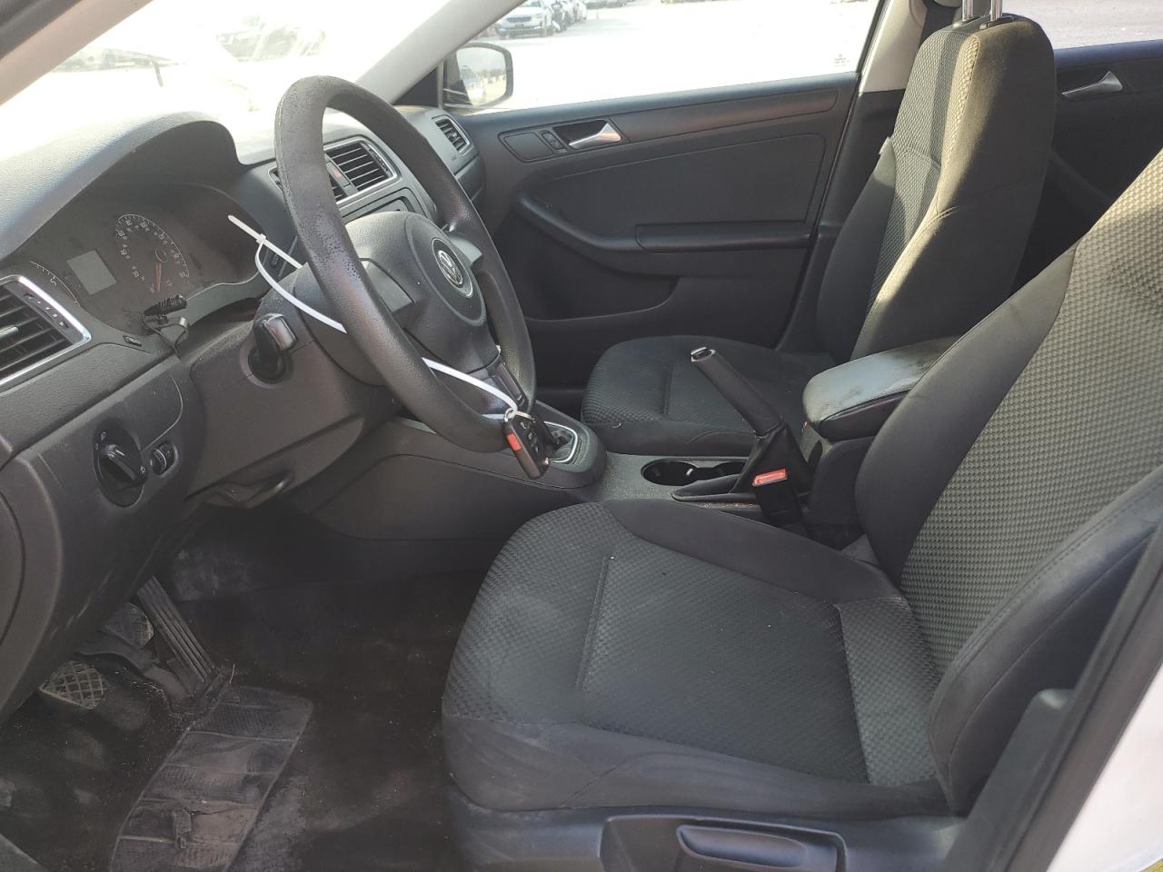 VOLKSWAGEN JETTA BASE