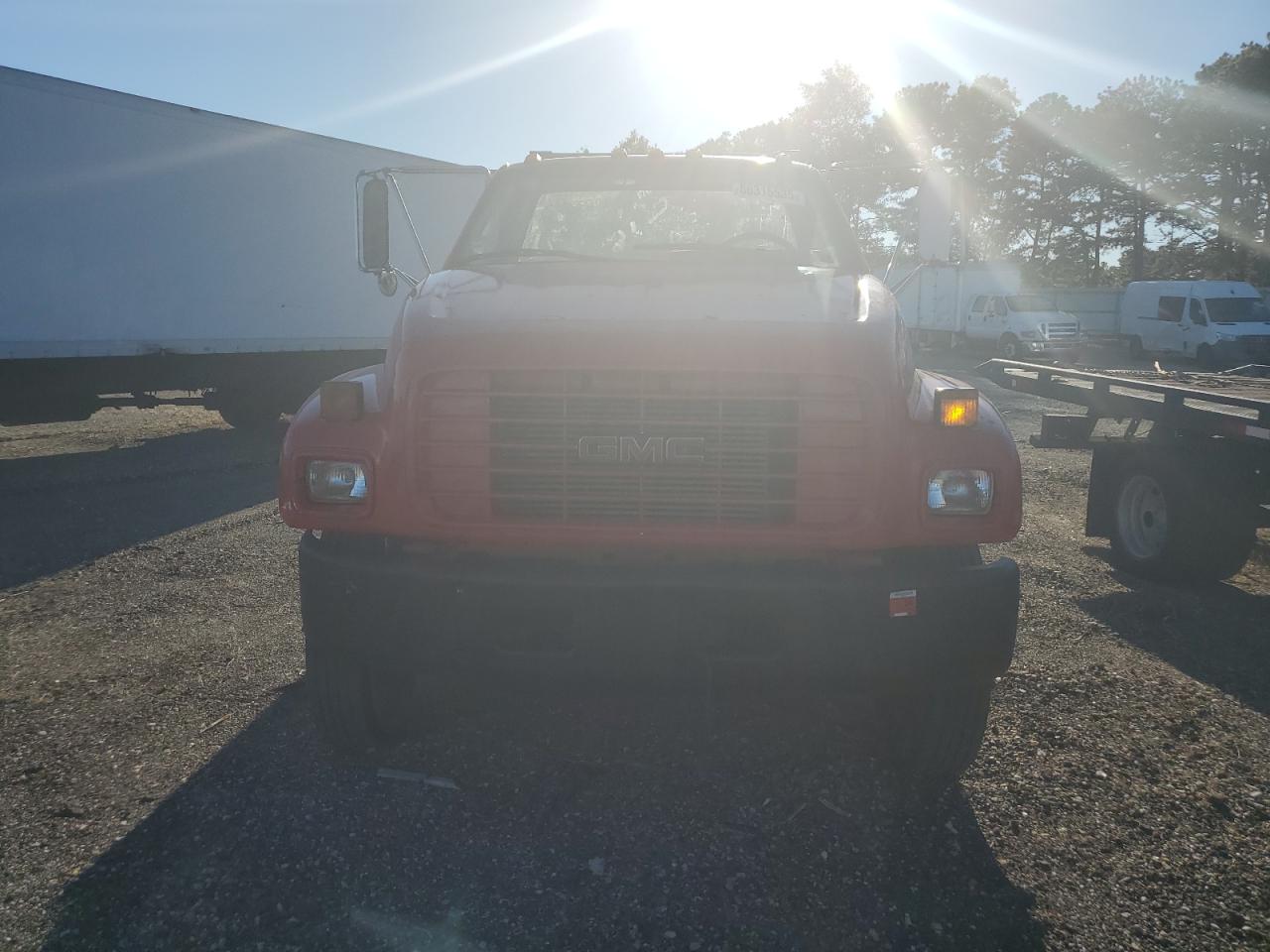 Lot #3301605767 2000 GMC C6500