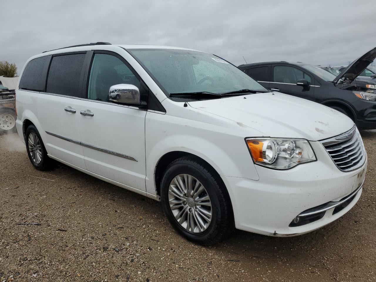CHRYSLER TOWN & COUNTRY TOURING L