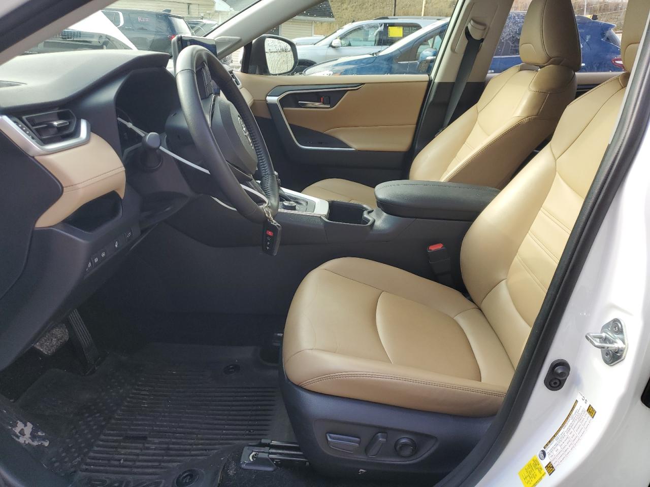 TOYOTA RAV4 XLE PREMIUM