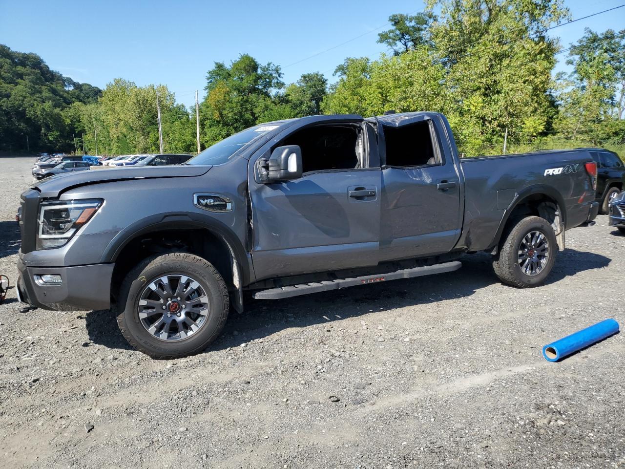 NISSAN TITAN SV