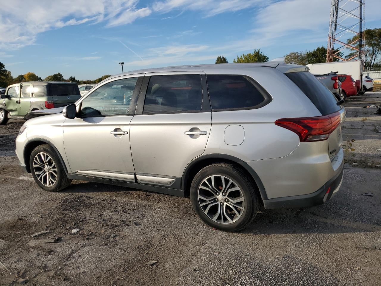 MITSUBISHI OUTLANDER SE