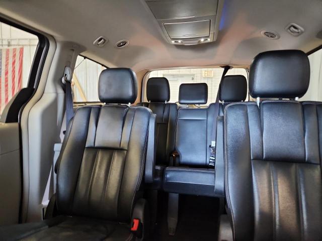 2015 CHRYSLER TOWN & COU - 2C4RC1BG1FR572076