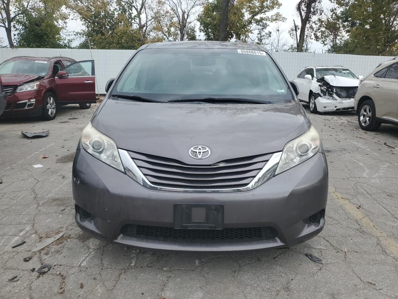 Lot #3286811221 2017 TOYOTA SIENNA LE