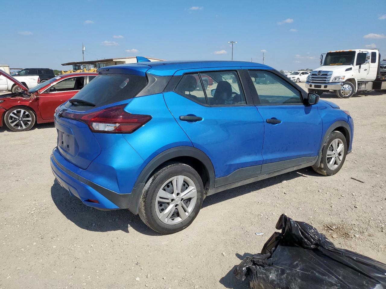 NISSAN KICKS S